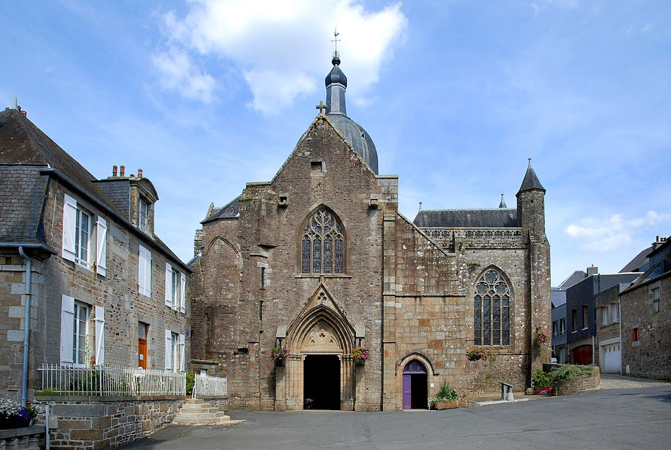 2025 abbatiale façade